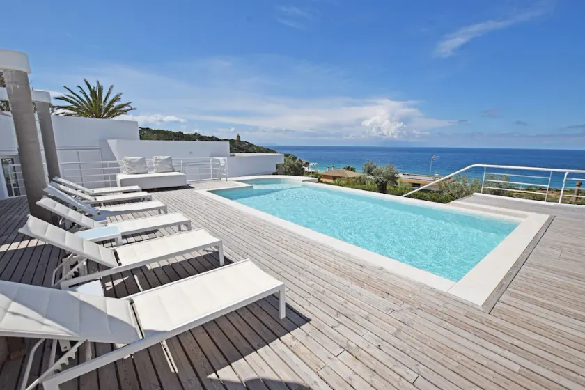 Spectacular Villa in privilege location, total privacy. FREE WIFI - Image 1
