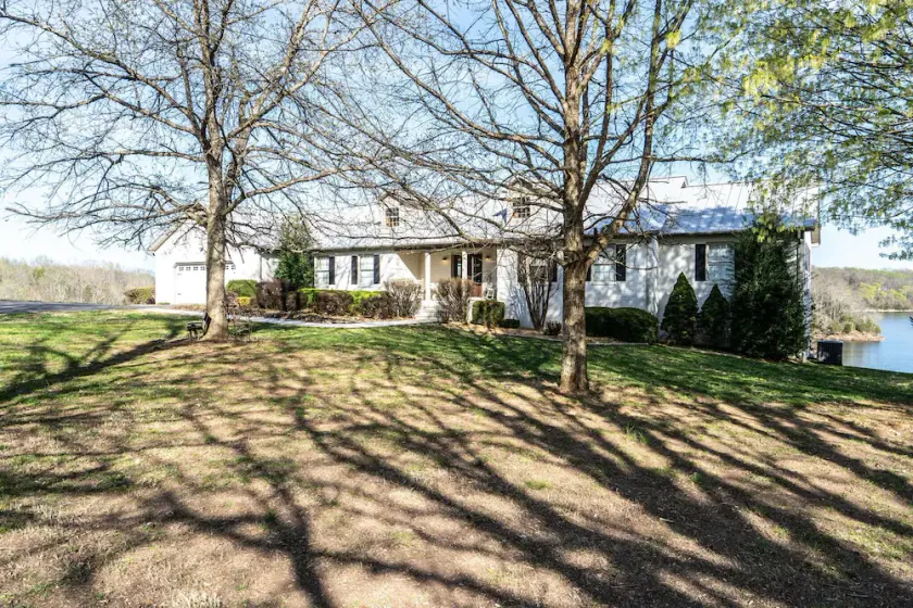 Spectacular views and location on Tim's Ford Lake! - Image 1