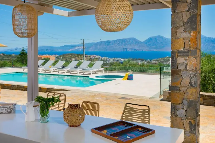 3 bedroom villa with a private pool - Image 1