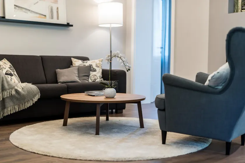 2 bedroom seaside apartment with complimentary garage - Image 1