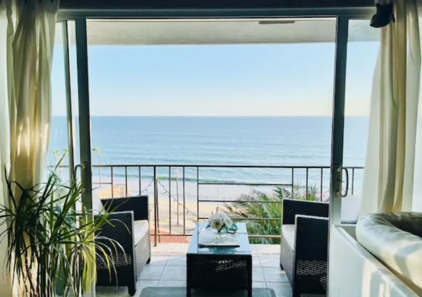 Beach house with unforgettable view - Image 1