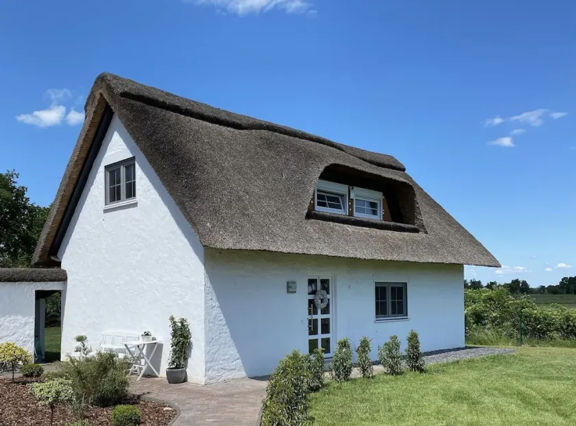 Thatched cottage with sauna (incl.), terrace, garden in Worpswede - Image 1