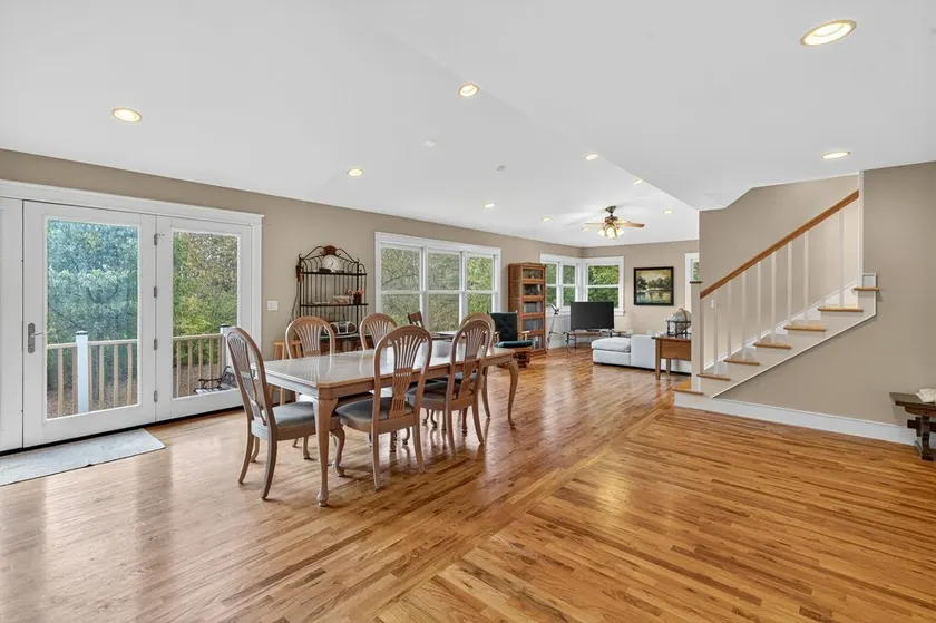 Secluded Woodland Retreat Near Starved Rock Park 4 Bedroom Home - Image 1