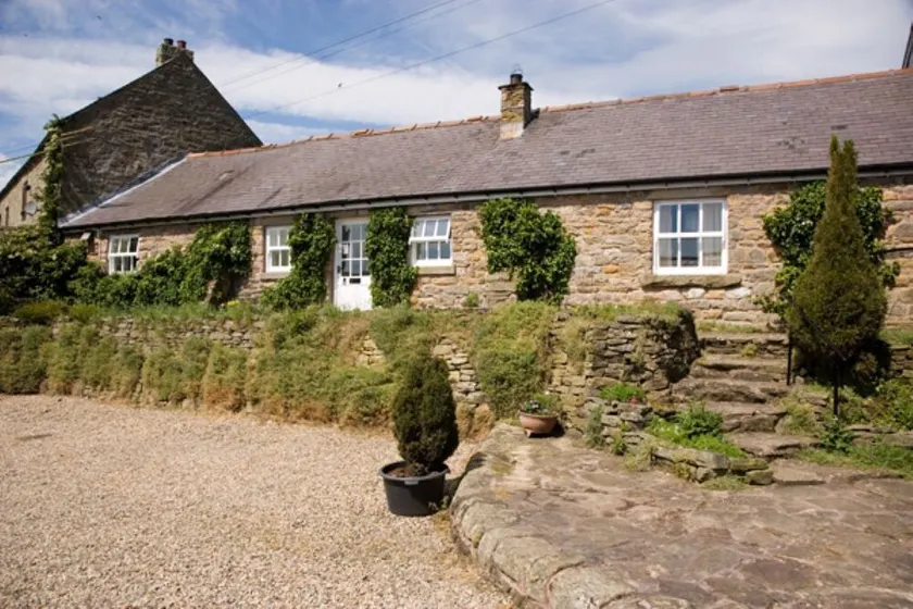 Spacious family cottage on farm on Roman Wall in Northumberland National Park - Image 1