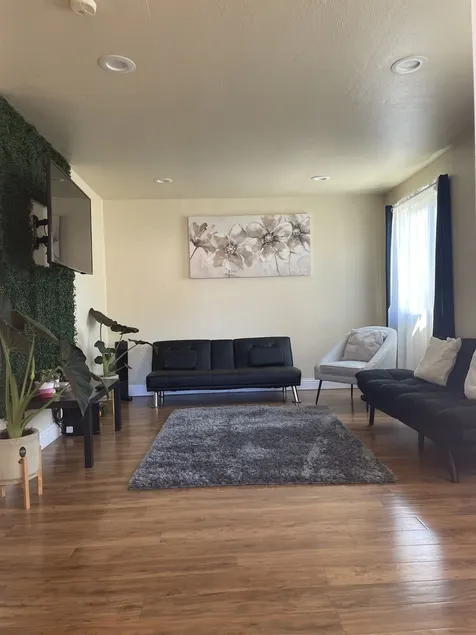 Beautiful three bedroom family home - Image 1