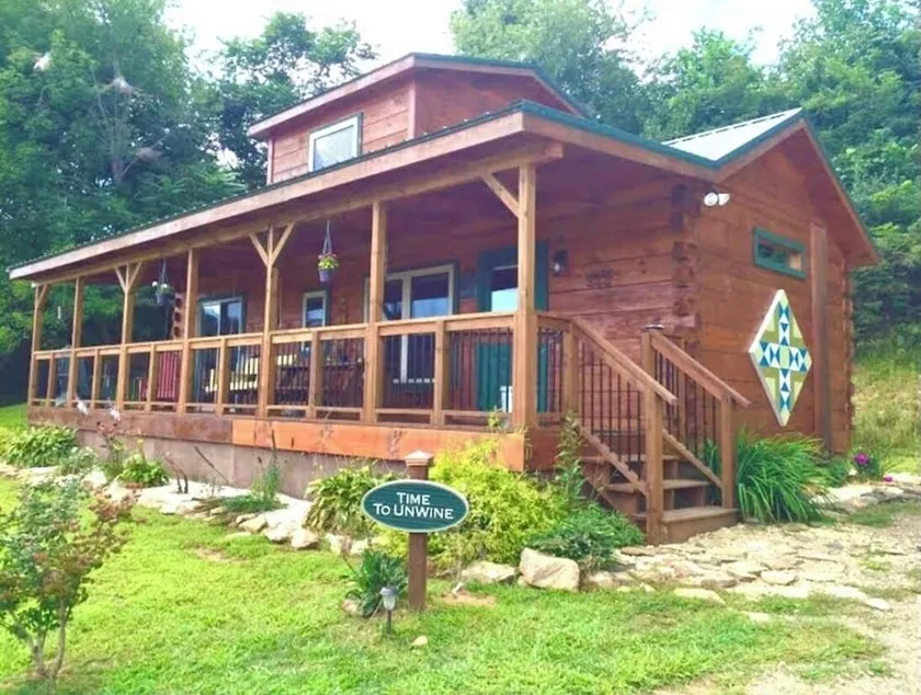 Time to Unwine-Waterfront Cabin w/Hot Tub! Pet Friendly! Blue Ridge Parkway - Image 1