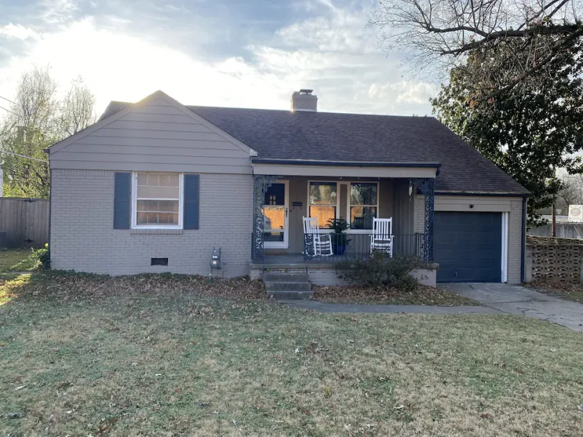 Cheerful quaint home in prime Tulsa area. - Image 1