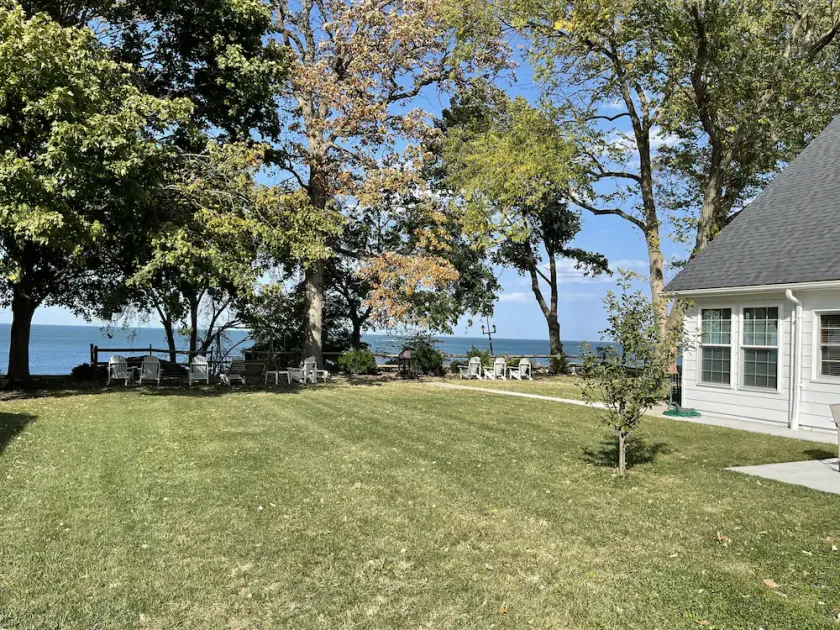 WONDERFUL 3 BEDROOM LAKEFRONT HOME WITH GREAT NEIGHBORHOOD PARK - Image 1