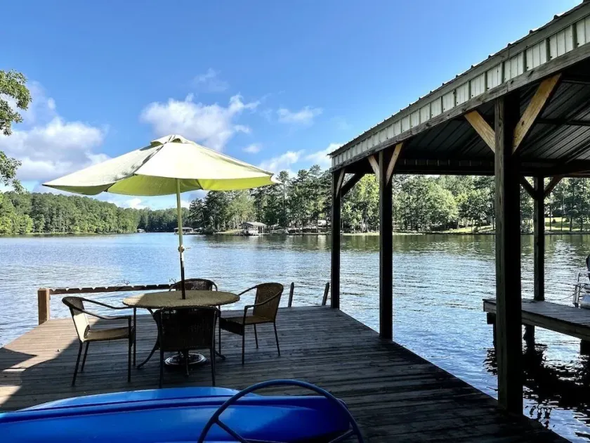 Lakefront, Pet friendly, EV Charging, 6 Kayaks, Boat Slip, Firepit - Image 1