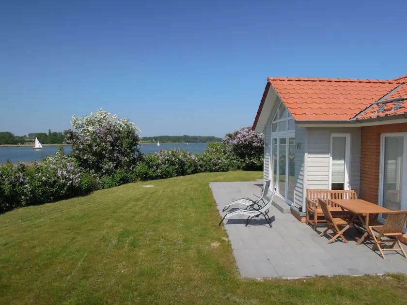 Casa per le vacanze in situazione d'acqua diretta | Sauna | Idromassaggio | Camino | Wi-Fi gratuito - Image 1