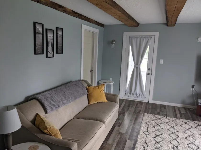 A quaint stay in wine country! - Image 1