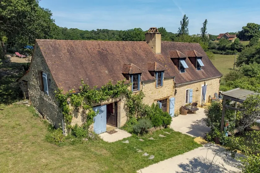 Le Mouton qui Rit, renovated historical farmhouse with pool and stunning view - Image 1