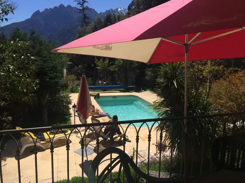 superba vista sul centro del villaggio di villa eccezionale. Piscina e parco alberato. - Image 1