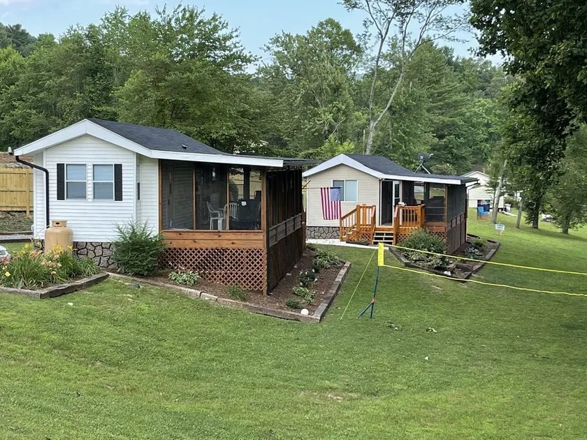 Lakefront Cozy Vacation Rental - Image 1