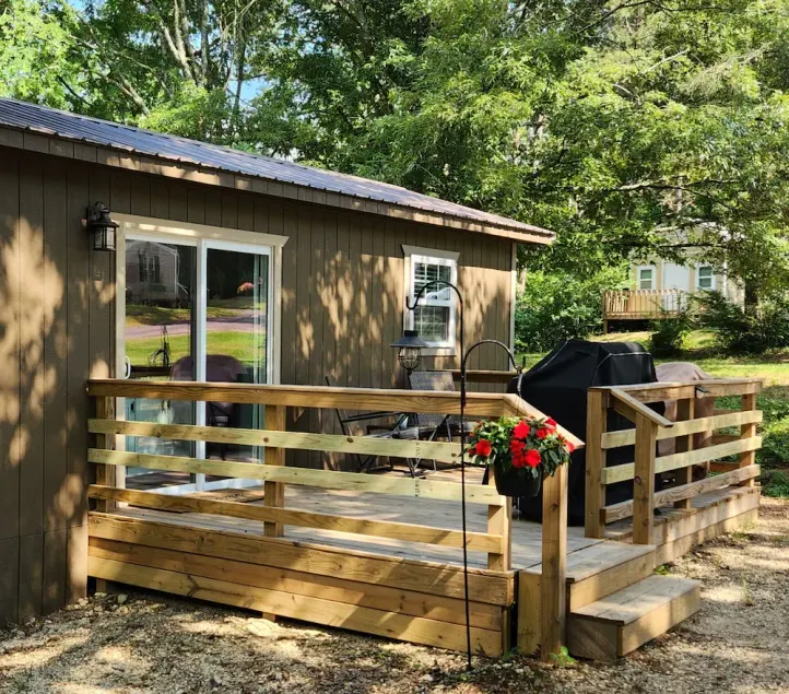 Driftaway Cabin 5 in Glenwood, AR - Image 1