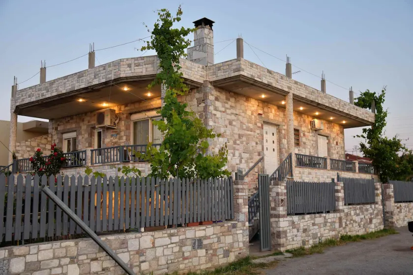 Tranquil Stone Villa- 5 min from the beach! - Image 1