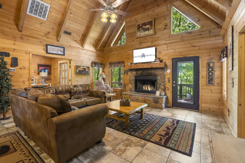 Expérience de vacances en cabane en rondins premium, HotTub, foyer, Woods Ozark Preserve - Image 1