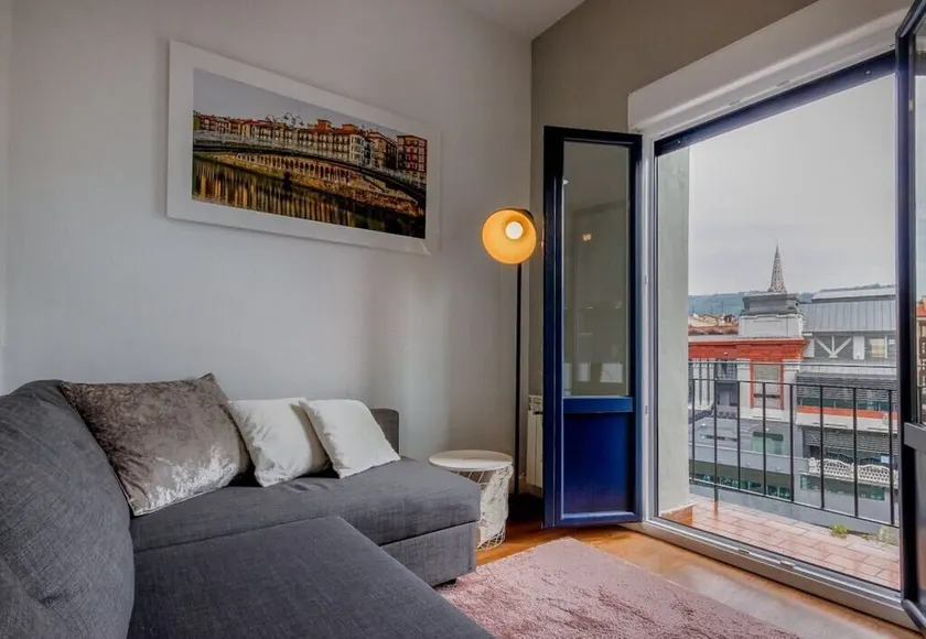 Spectacular apartment in Bilbao. - Image 1