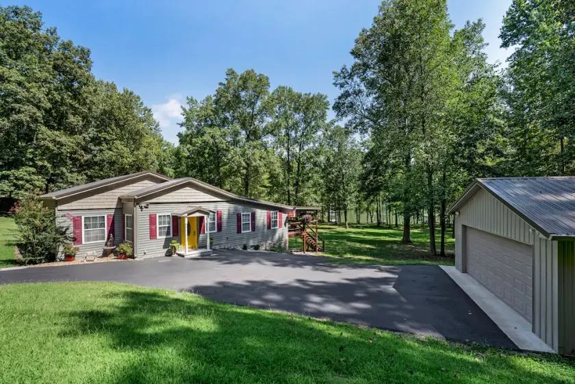 Very peaceful Home with Lake Barkley in your back yard! Private Dock Sleeps 8 - Image 1