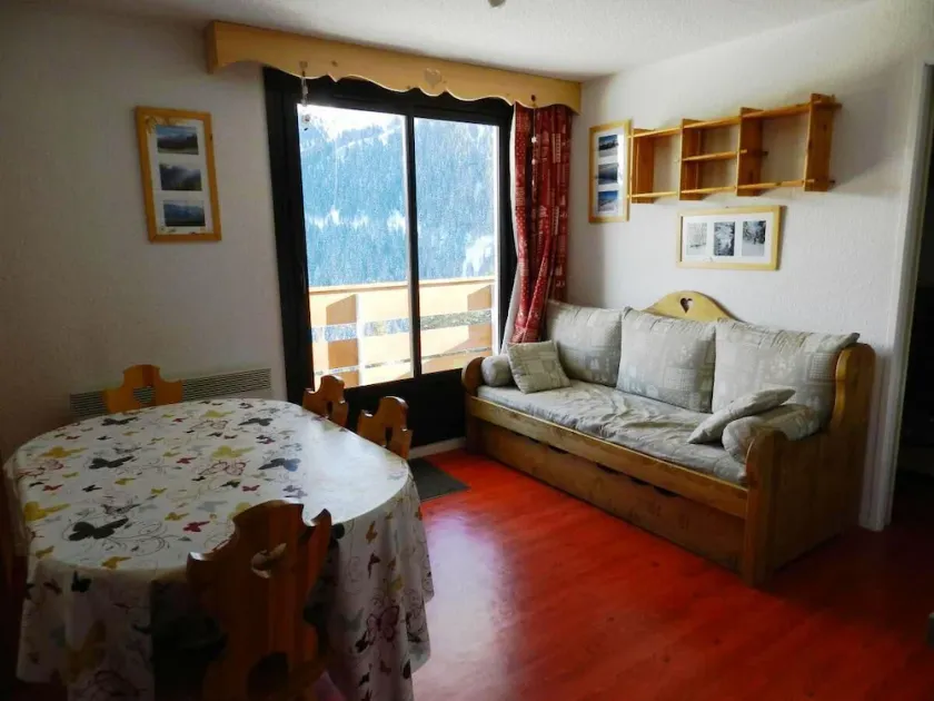 À 100m des pistes de ski, vue pistes de ski/vallée, balcon, parking, casier à ski, 30-32m² - Image 1