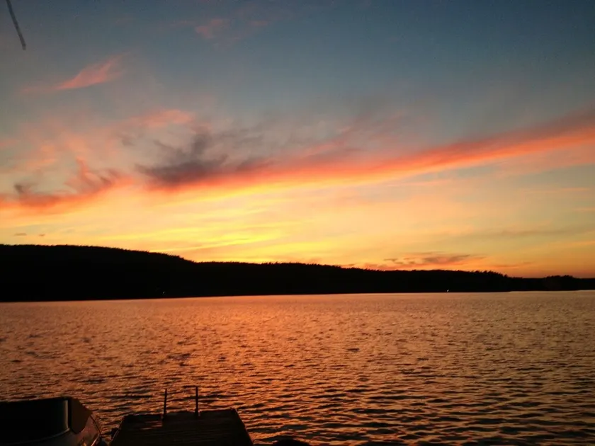 Nyt Udlejning: Smuk, Privat Lakefront Home på Crescent Lake i Raymond, Maine - Image 1