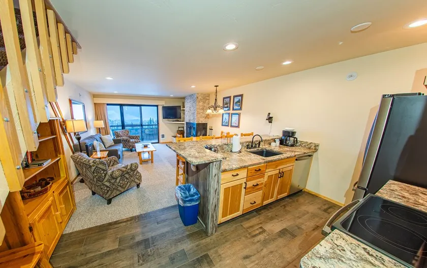 Cozy Condo Near Lifts - Image 1