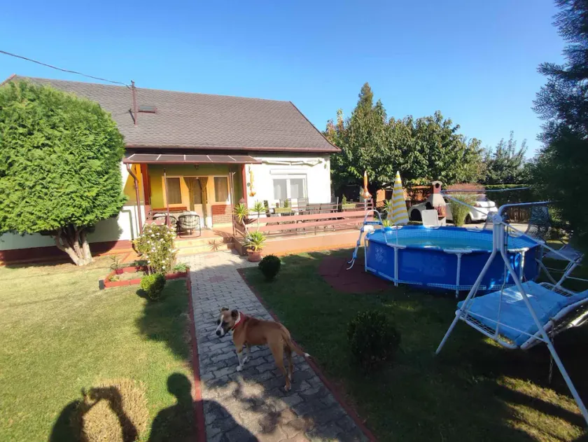 Holiday home with pool, air conditioning and WLAN near the beach - Image 1