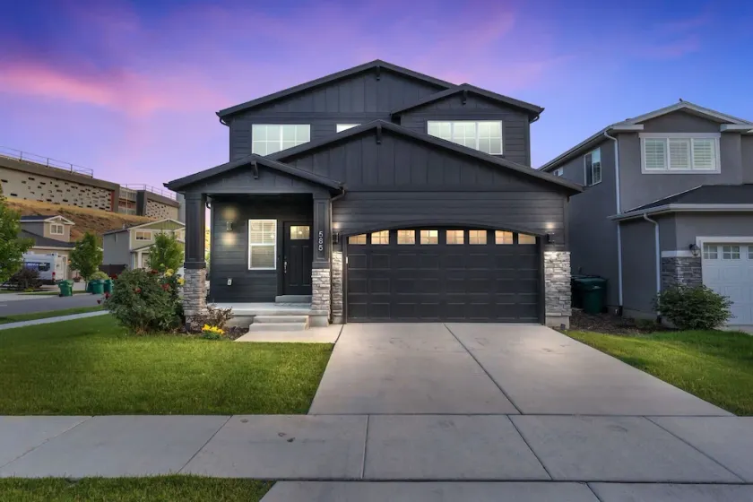 LOCATION!  HUGE MODERN HOUSE 3BA/3BR BLUFFDALE - Image 1
