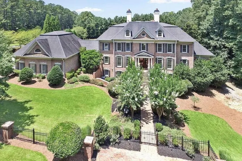 Mansion stay for big groups 8 miles from LakePoint Sports! - Image 1