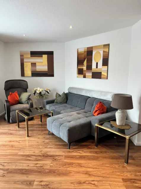 Lys oversvømmet duplex med balkon i forstaden til vinhovedstaden Würzburg - Image 1