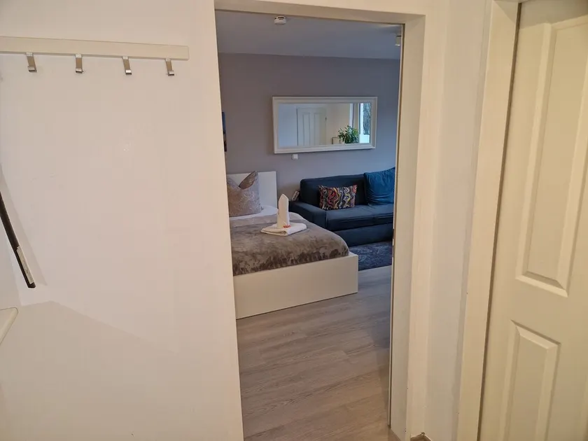 Beautiful studio apartment only 20 minutes from the center of Munich - Image 1