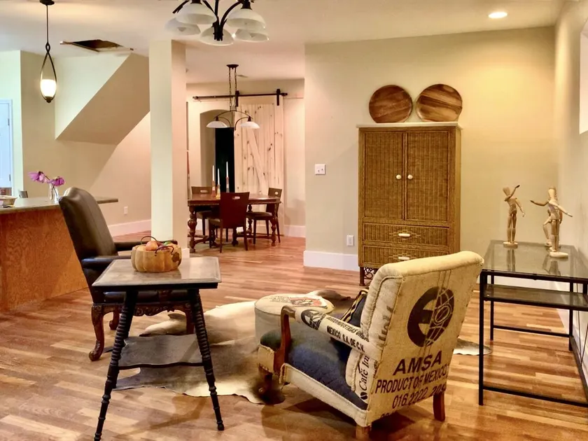 The apARTment/ historic railroad inn, pet-friendly - Image 1