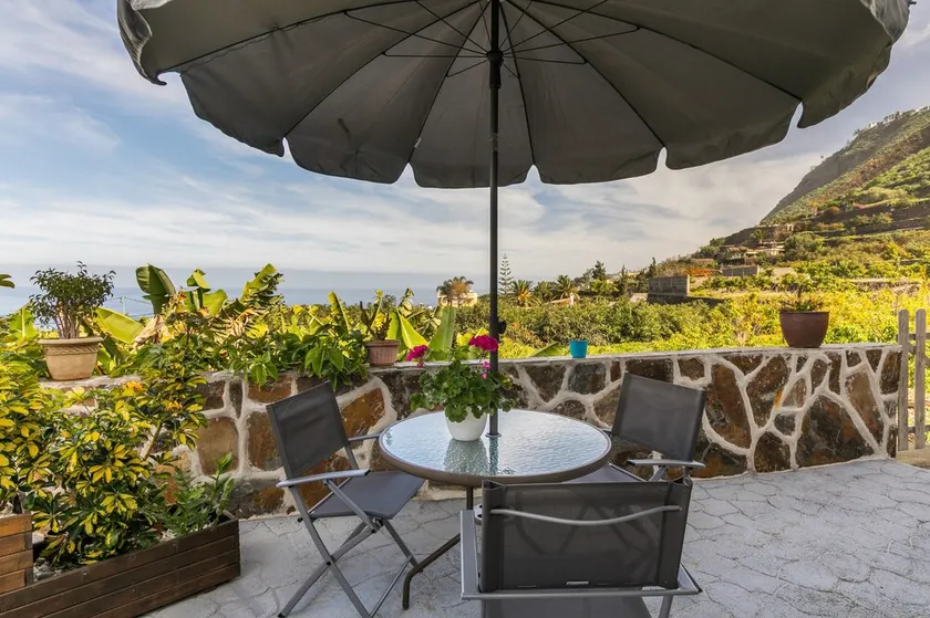 Holiday Home Vista Valle with Sea View, Terrace & Wi-Fi - Image 1