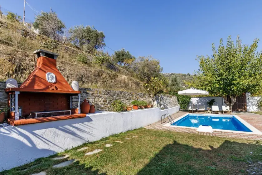 Villa Aloupi - Três Quartos Vila, Dormem 6 - Image 1