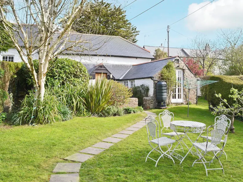 4 bedroom accommodation in Ford, near Bideford - Image 1