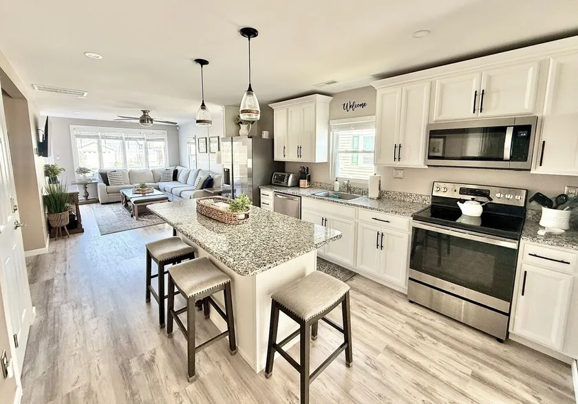 POOL/SWIM SPA/HOT TUB!  300 FEET TO SECLUDED BEACH  KAYAKS! Bayshore Getaway! - Image 1