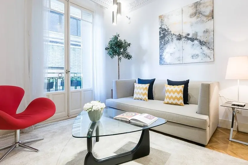 Espectacular apartamento de 3 habitaciones junto al Retiro - Image 1