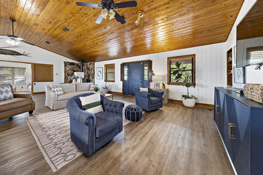 Fantastic Specials-Charming Bay Front in Elberta, AL-2 Boat Slips-Sleeps 12 - Image 1