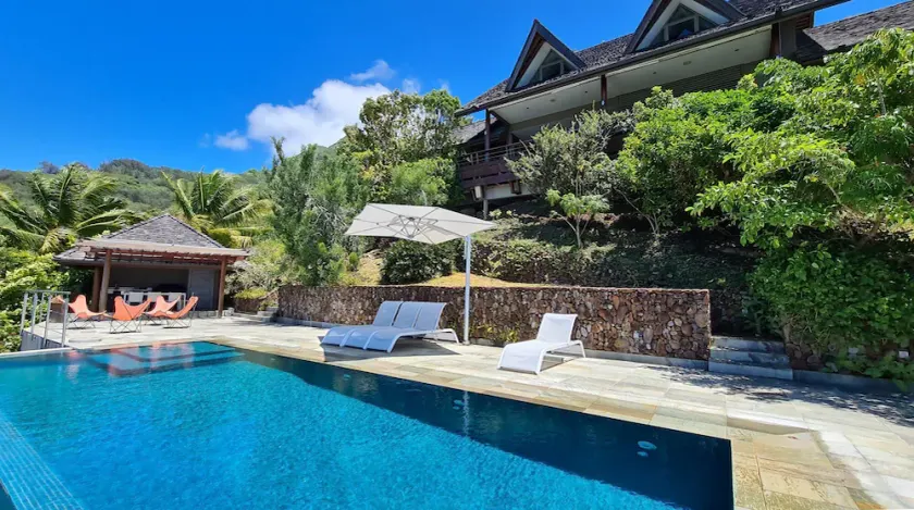 Beautiful architect villa overlooking the lagoon and the island of Tahiti - Image 1