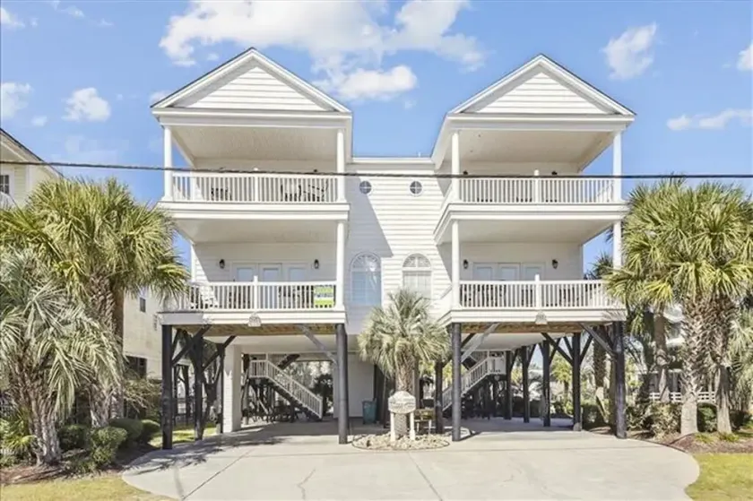 Crenshaw Corner South --Cozy 5 Bedroom 2nd Row Beach House!!! Fully Equipped~!! - Image 1