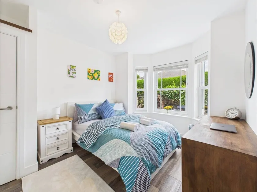 4Br4Ensuite-Garden-W&D-CloseToCityCentre - Image 1