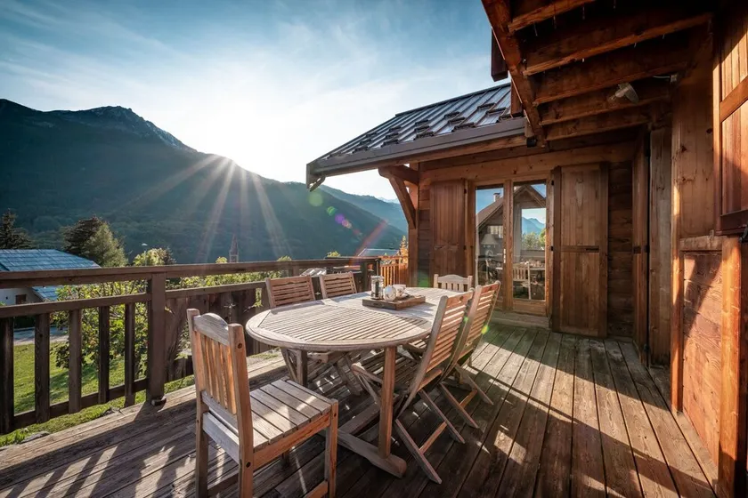 Chalet Hibou, large chalet with mountain views and close to slopes - Image 1