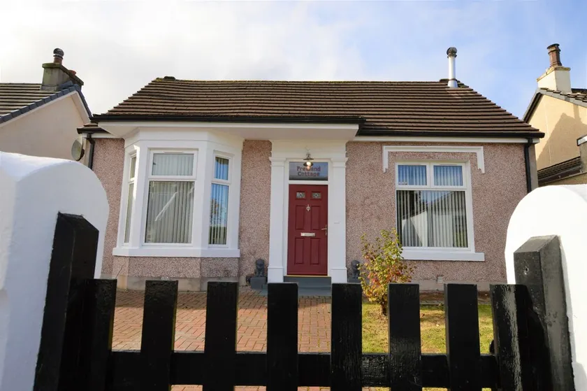 Freeland Cottage, lovely cottage, coastal Dunoon, quiet location, - Image 1