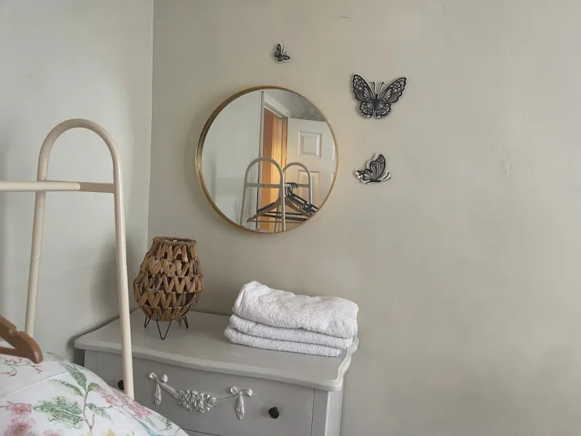 Lovely 1 bedroom flat 5 minutes walk from station - Image 1