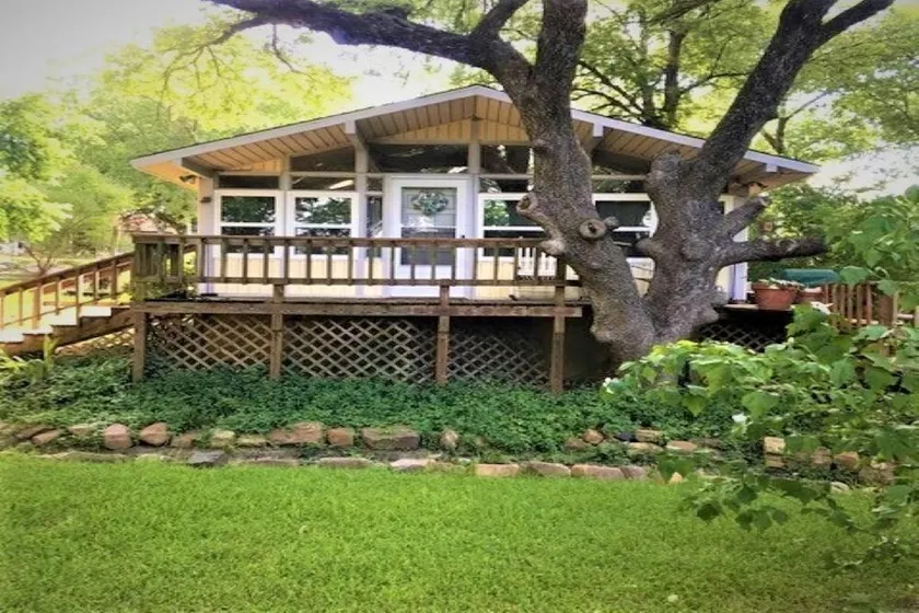 Comfy Lake Texoma Cabins - Image 1