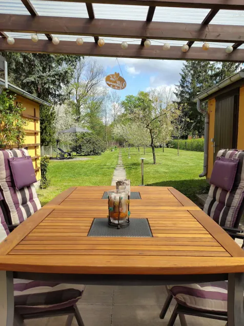 Cozy bungalow with large garden and inviting terrace - Image 1
