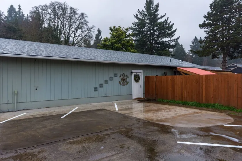 Secluded Gem 3bd/2Bth w/ Hot Tub, AC,  & Self Check In - Image 1