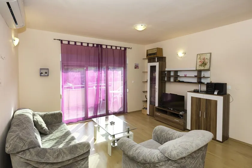 Holiday house in a quiet village - Image 1