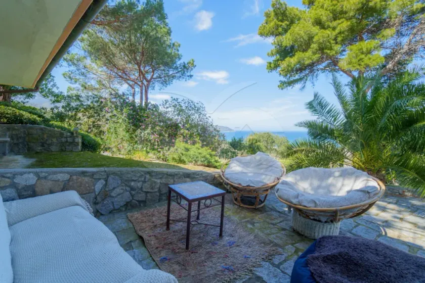 Villa Il Cappero immersa nel verde di giardini curati con incredibile vista sul Golfo, a 400 metri d - Image 1