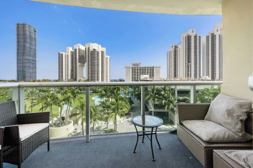 Stunning Water Views 1BR Condo with Pool and Tennis Court - Image 1